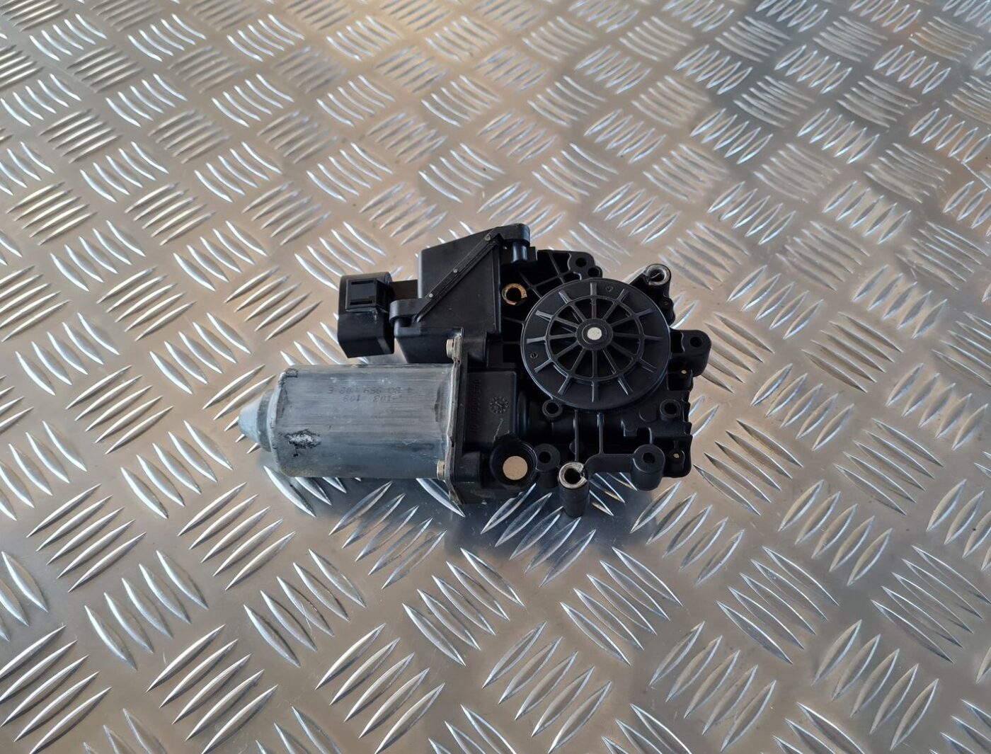 Elektrisko stiklu motors priekš AUDI A6 1998