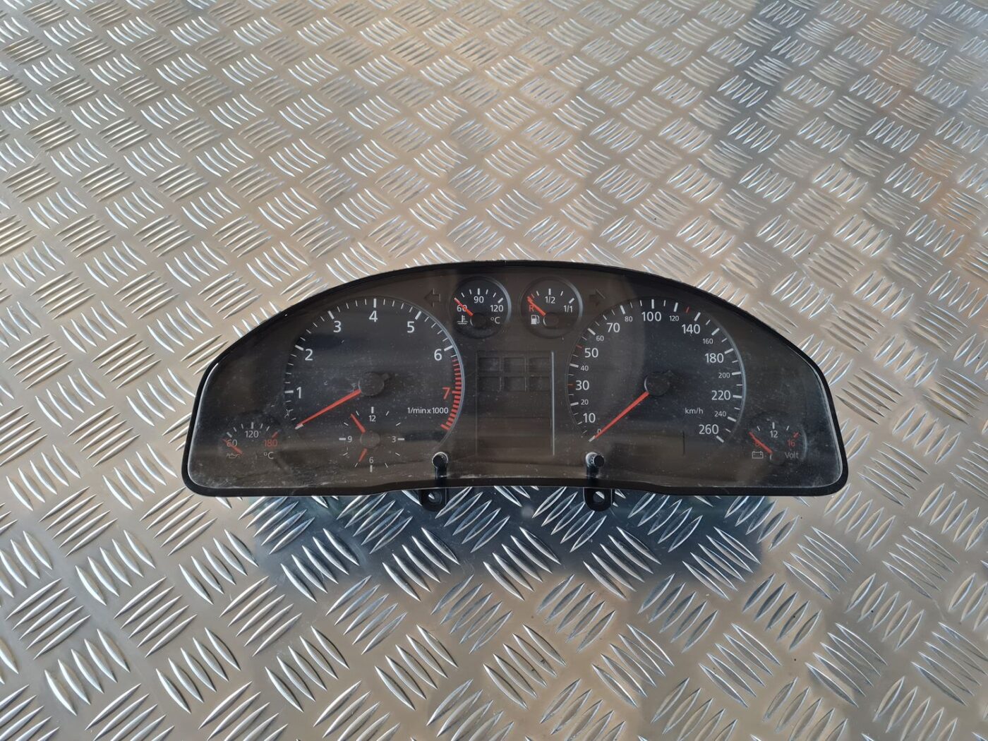 Spidometrs priekš AUDI A6 1998 1 Spidometrs priekš AUDI A6 1998
