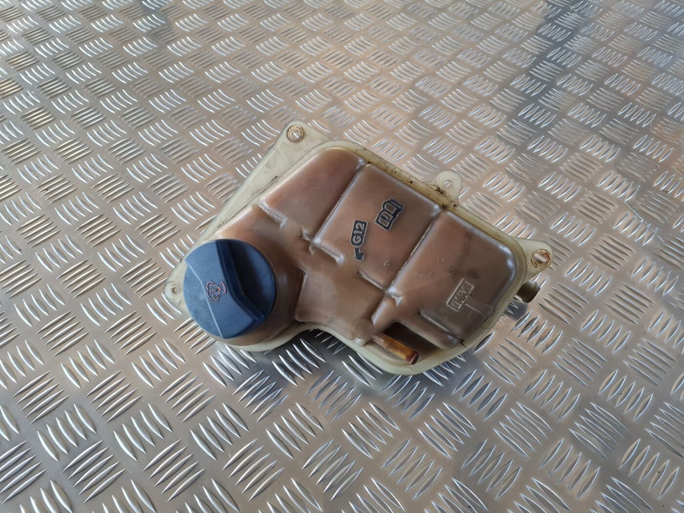 Dzesēšanas šķidruma tvertne priekš AUDI A6 1998 1 Dzesēšanas šķidruma tvertne priekš AUDI A6 1998