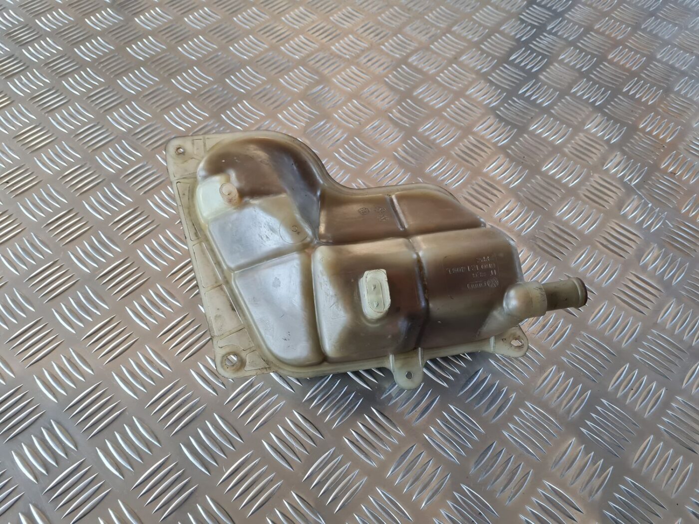 Dzesēšanas šķidruma tvertne priekš AUDI A6 1998 4 Dzesēšanas šķidruma tvertne priekš AUDI A6 1998