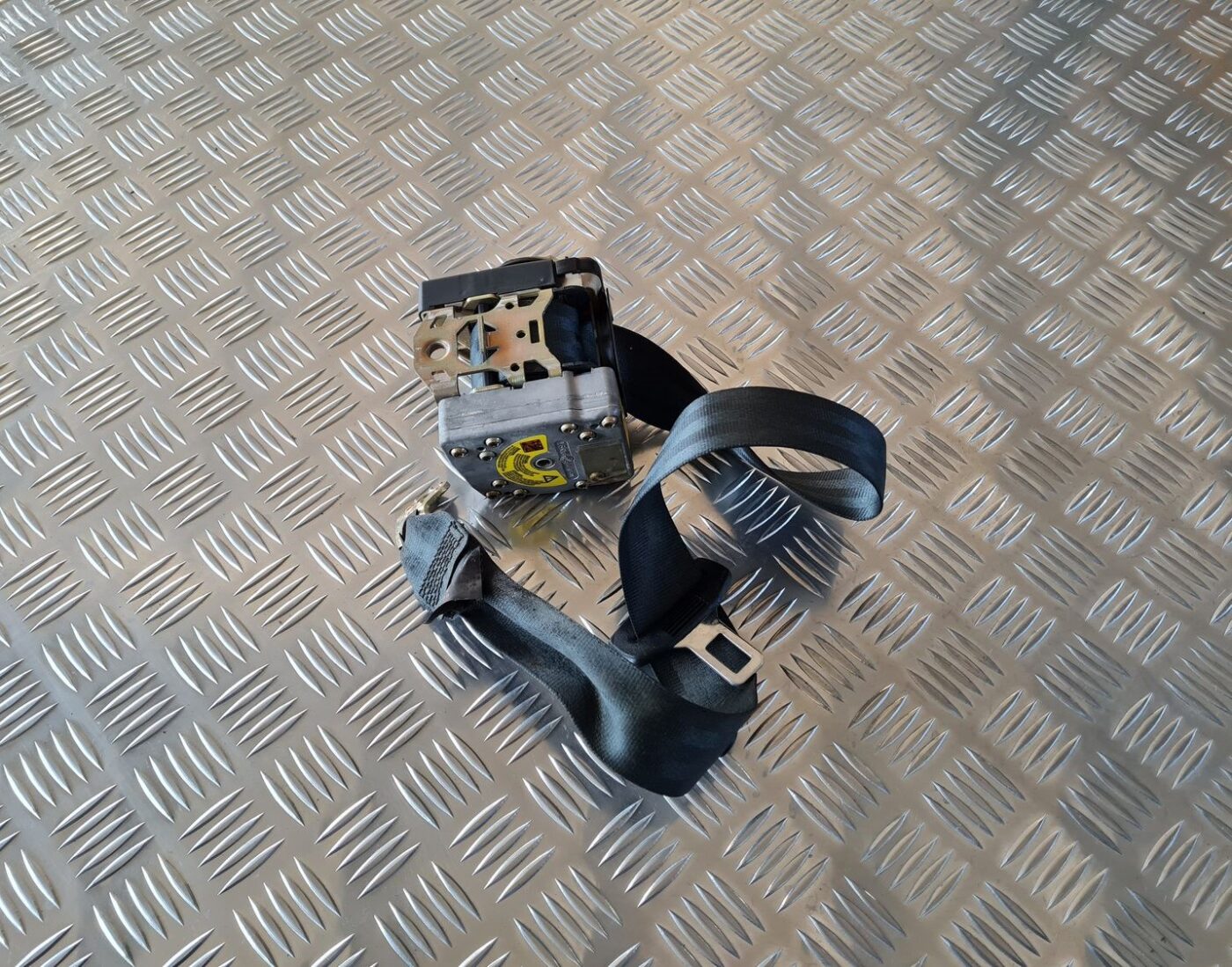 Aizmugurējā vidēja drošības josta priekš AUDI A6 1998 2 Aizmugurējā vidēja drošības josta priekš AUDI A6 1998