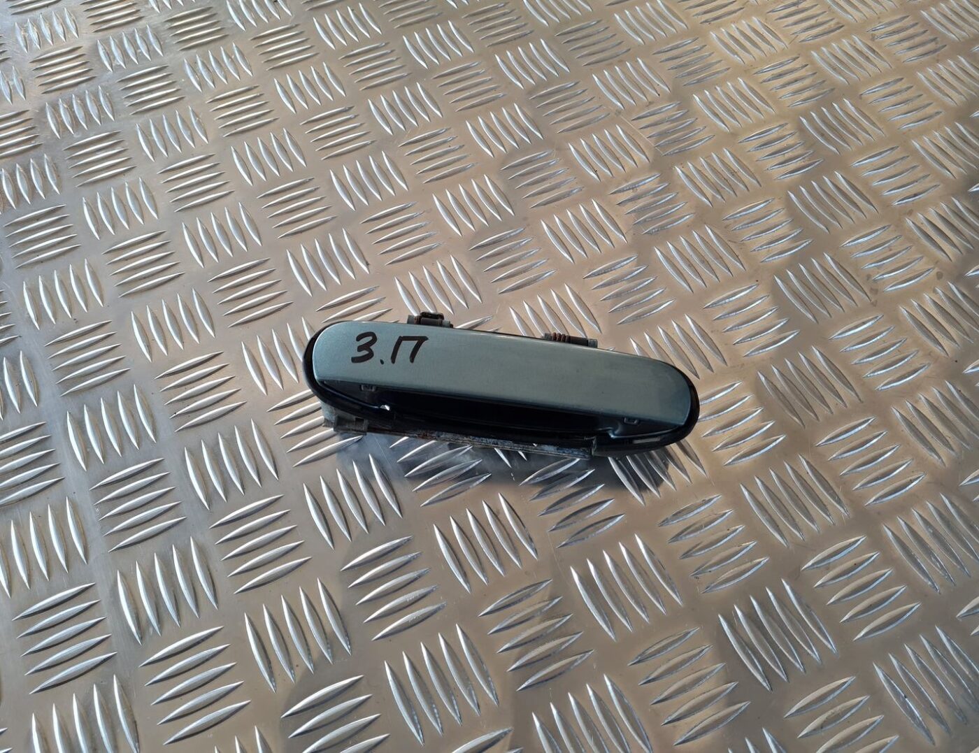 Aizmugurējāis labais durvju rokturis priekš AUDI A6 1998