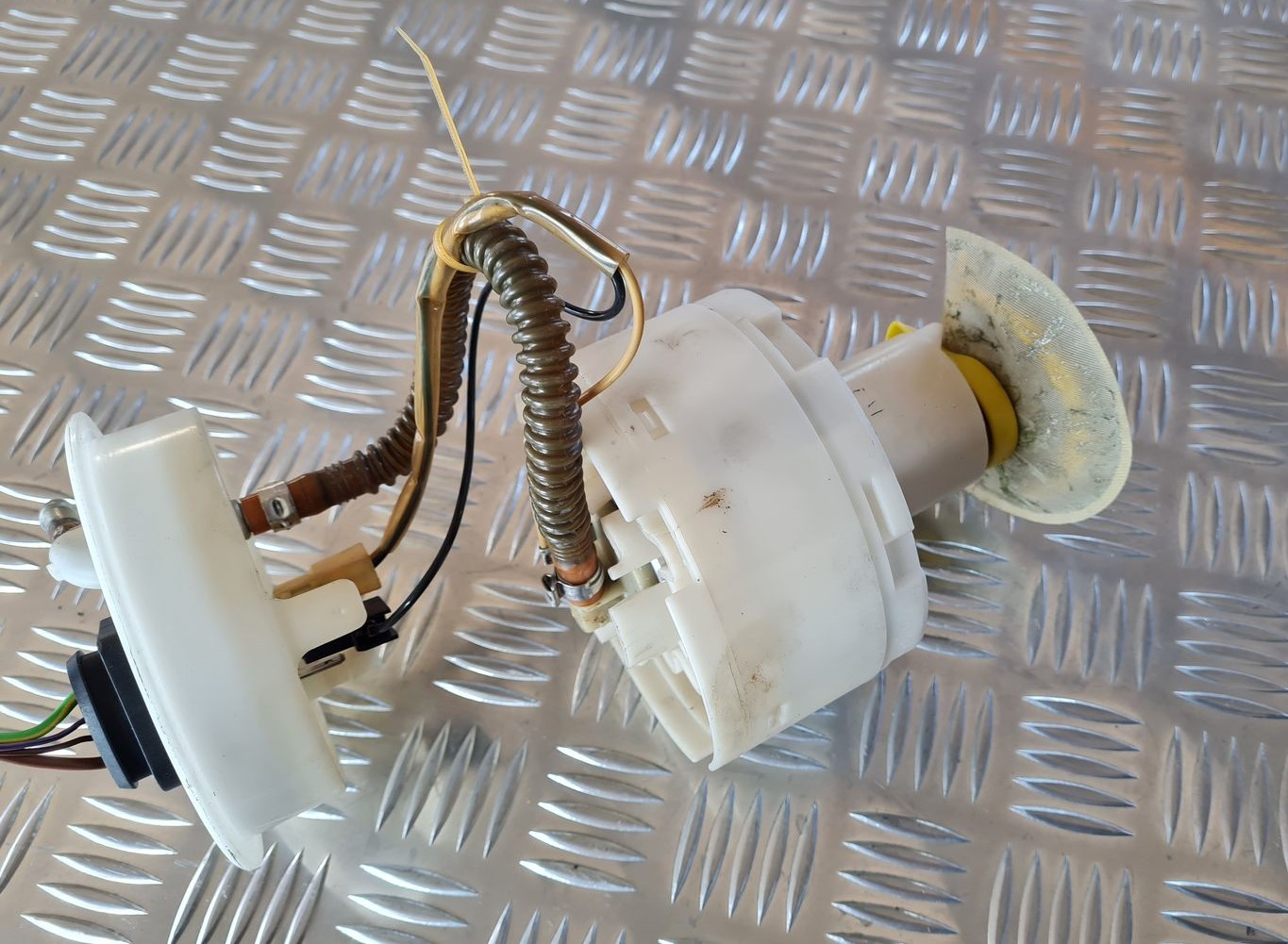 Degvielas tvertnes sūknis priekš AUDI A6 1998 4 Degvielas tvertnes sūknis priekš AUDI A6 1998