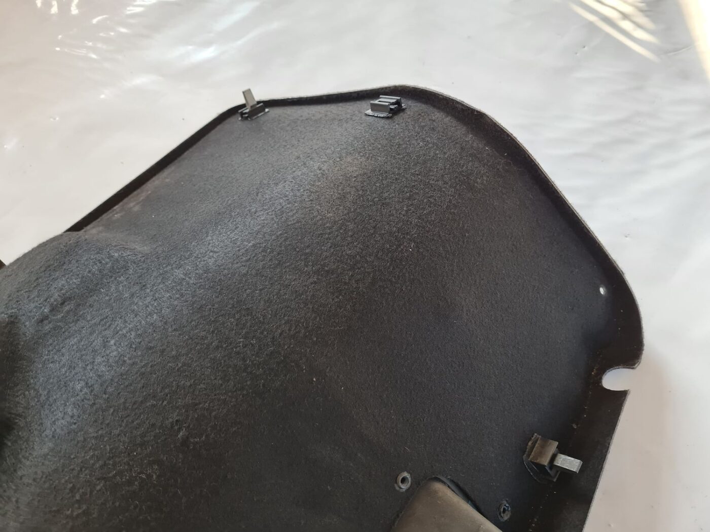 Bagāžnieka vāka liela apdare priekš AUDI A6 1998 4 Bagāžnieka vāka liela apdare priekš AUDI A6 1998