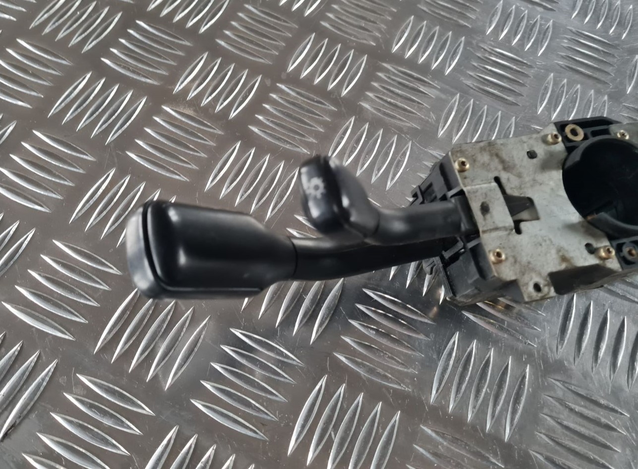 Stūres statnes slēdzis priekš AUDI 80 1991 2 Stūres statnes slēdzis priekš AUDI 80 1991