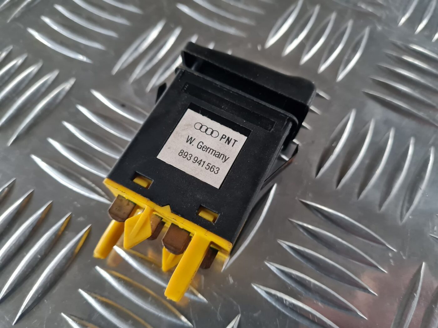 Miglas lukturu ieslēgšanas poga priekš AUDI 80 1991 3 Miglas lukturu ieslēgšanas poga priekš AUDI 80 1991