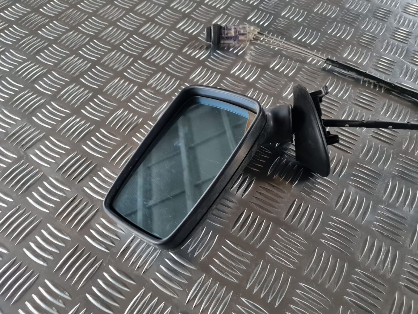 Ārējais spogulis, pa kreisi priekš AUDI 80 1991