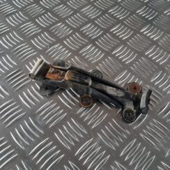 Aizmugurēja bufera kronšteins priekš AUDI 80 1991