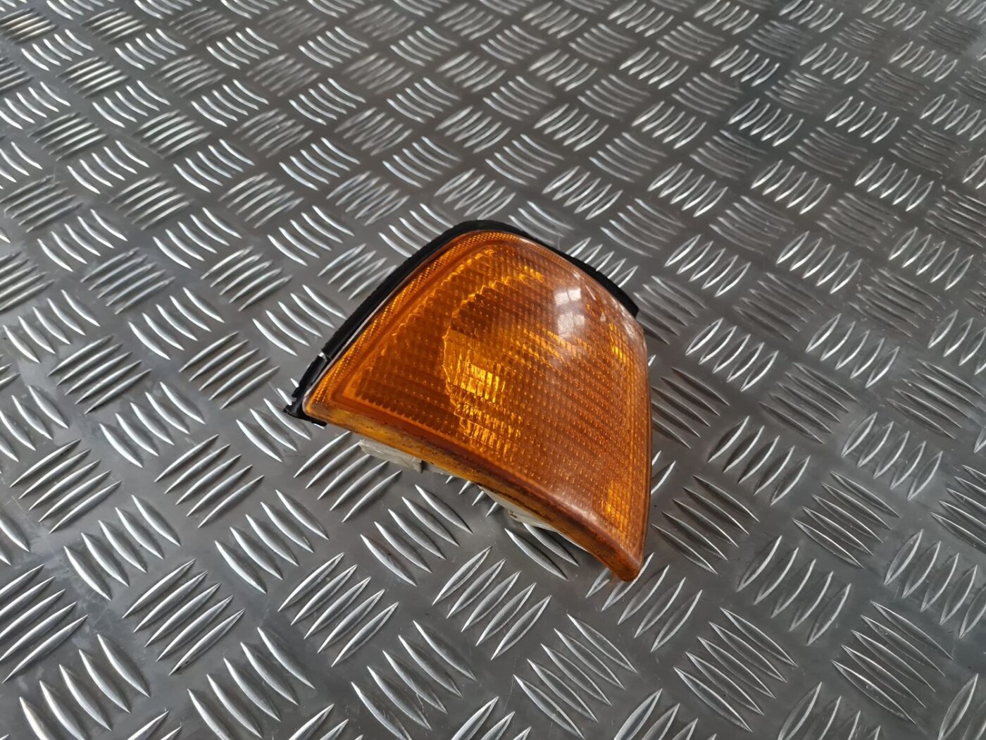 Pagrieziena signala lukturis priekš AUDI 80 1991 1 Pagrieziena signala lukturis priekš AUDI 80 1991