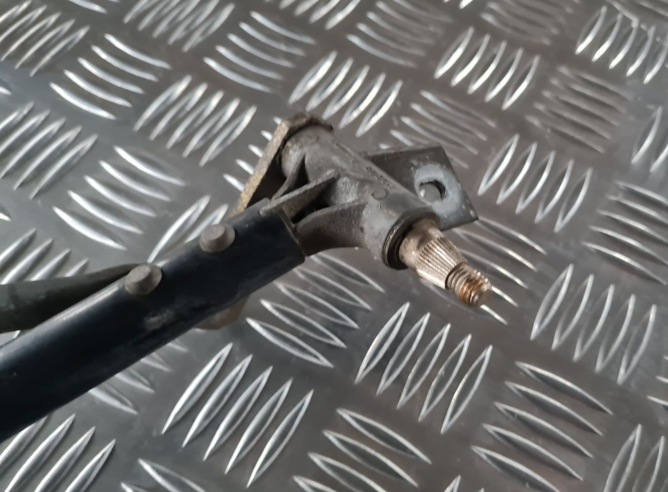 Vējstikla tīrīšanas mehānisms priekš AUDI 80 1991 4 Vējstikla tīrīšanas mehānisms priekš AUDI 80 1991