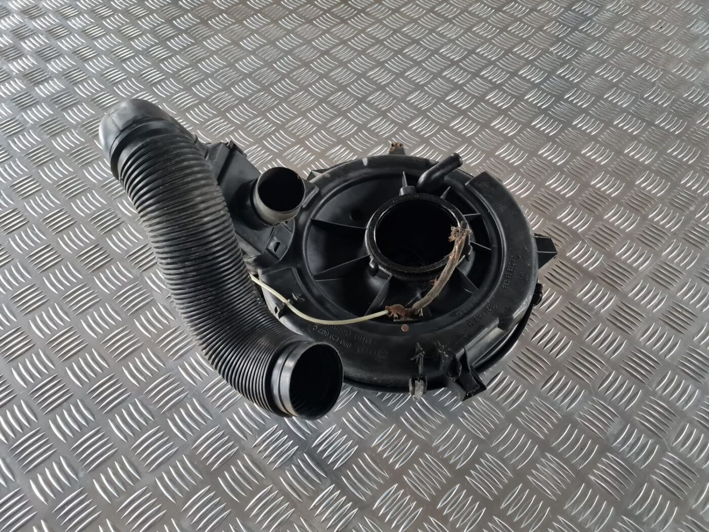 Gaisa filtra korpuss priekš AUDI 80 1991