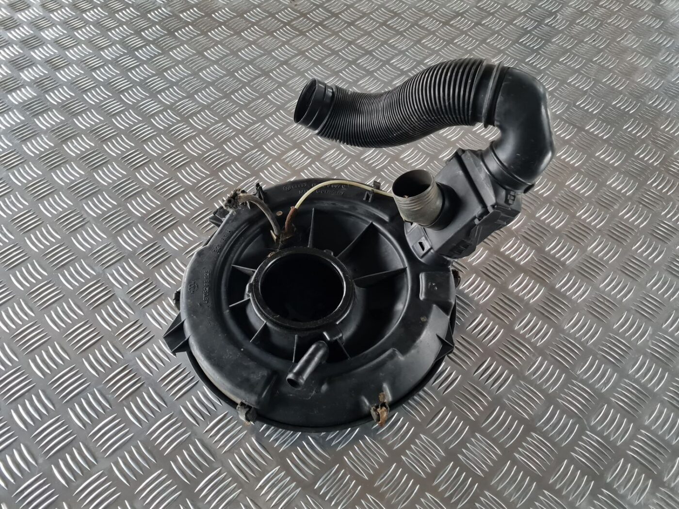 Gaisa filtra korpuss priekš AUDI 80 1991