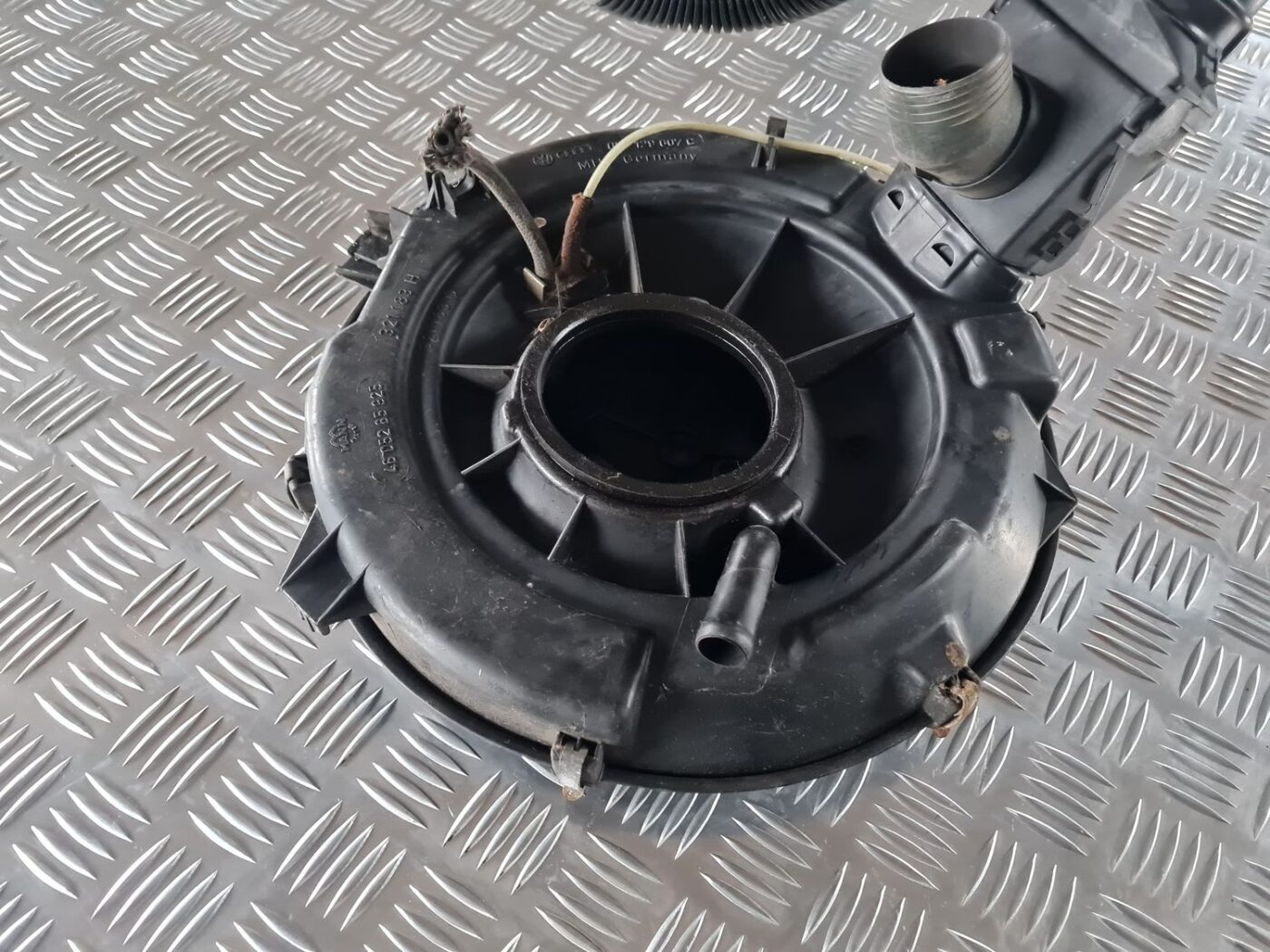 Gaisa filtra korpuss priekš AUDI 80 1991