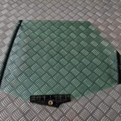 Aizmugurējo kreiso durvju stikls priekš AUDI 80 1991