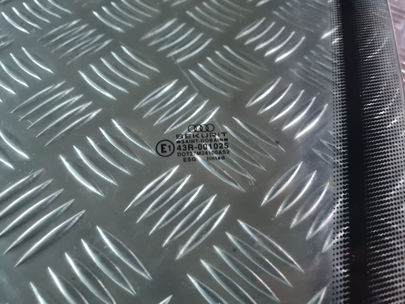 Priekšējo kreiso durvju stikls priekš AUDI 80 1991 2 Priekšējo kreiso durvju stikls priekš AUDI 80 1991