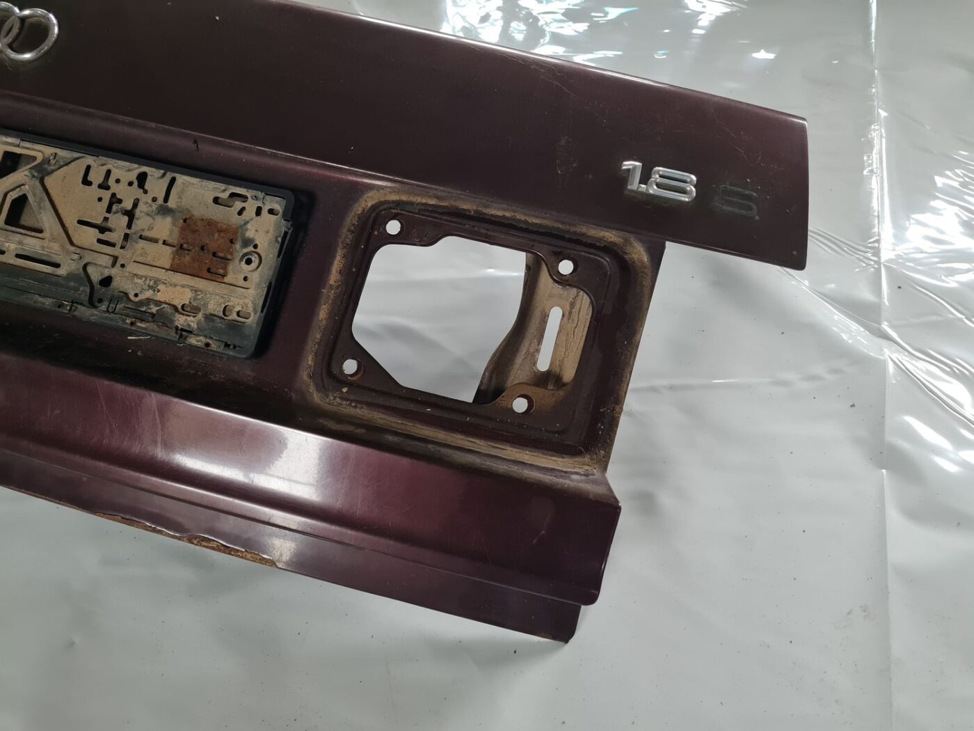 Bagāžnieka vāks priekš AUDI 80 1991 9 Bagāžnieka vāks priekš AUDI 80 1991