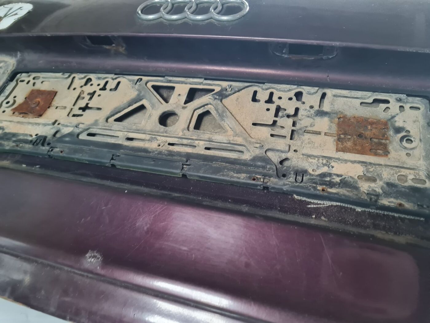 Bagāžnieka vāks priekš AUDI 80 1991 7 Bagāžnieka vāks priekš AUDI 80 1991