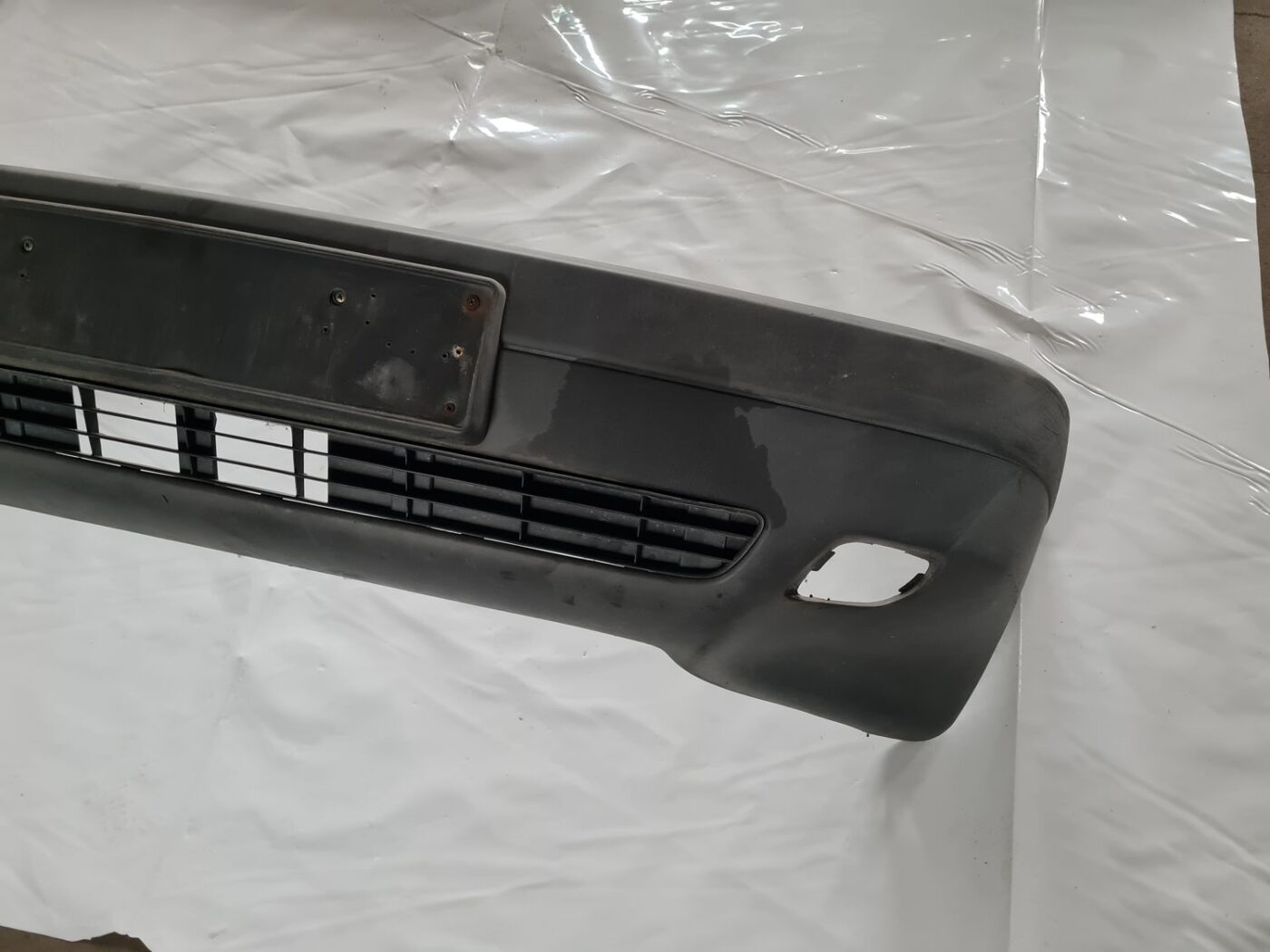 Priekšējais buferis priekš AUDI 80 1991 2 Priekšējais buferis priekš AUDI 80 1991