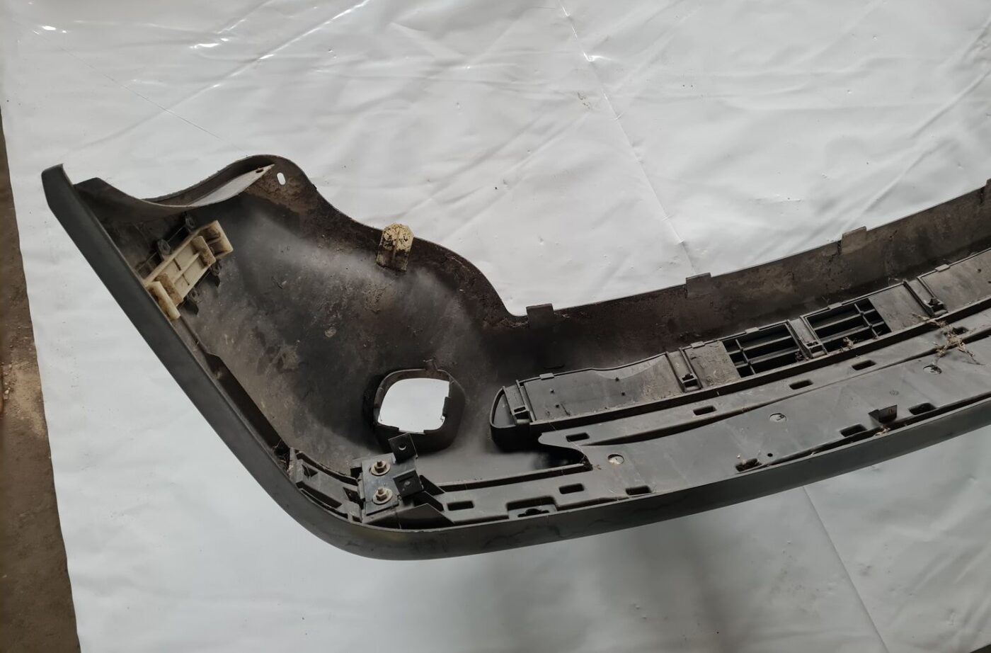 Priekšējais buferis priekš AUDI 80 1991 4 Priekšējais buferis priekš AUDI 80 1991