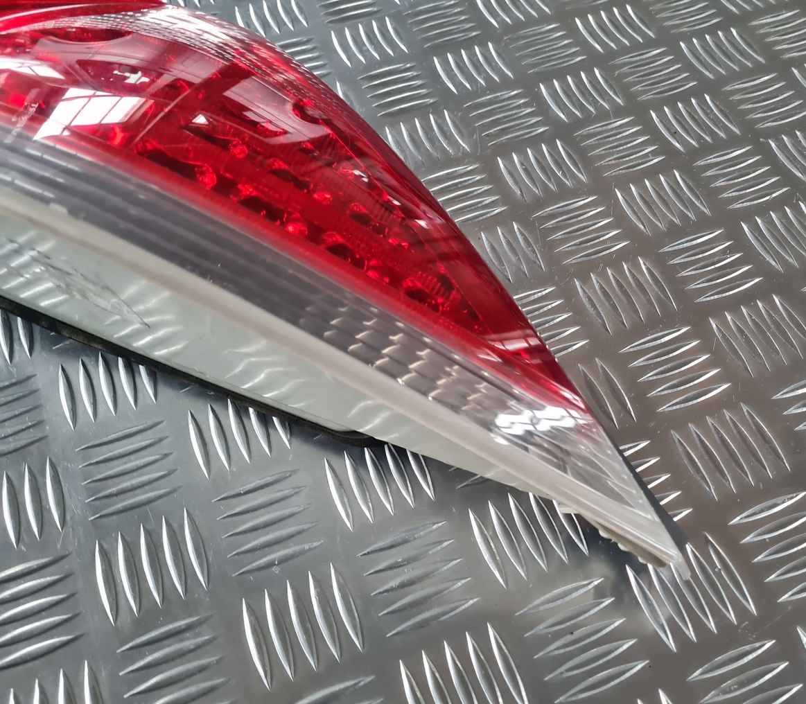 Aizmugurējais kreisais lukturis priekš BMW 6 E63 645 2004 6 Aizmugurējais kreisais lukturis priekš BMW 6 E63 645 2004