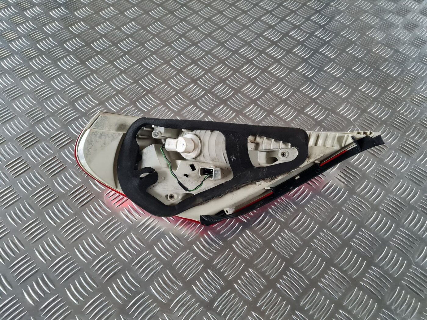 Aizmugurējais kreisais lukturis priekš BMW 6 E63 645 2004 4 Aizmugurējais kreisais lukturis priekš BMW 6 E63 645 2004