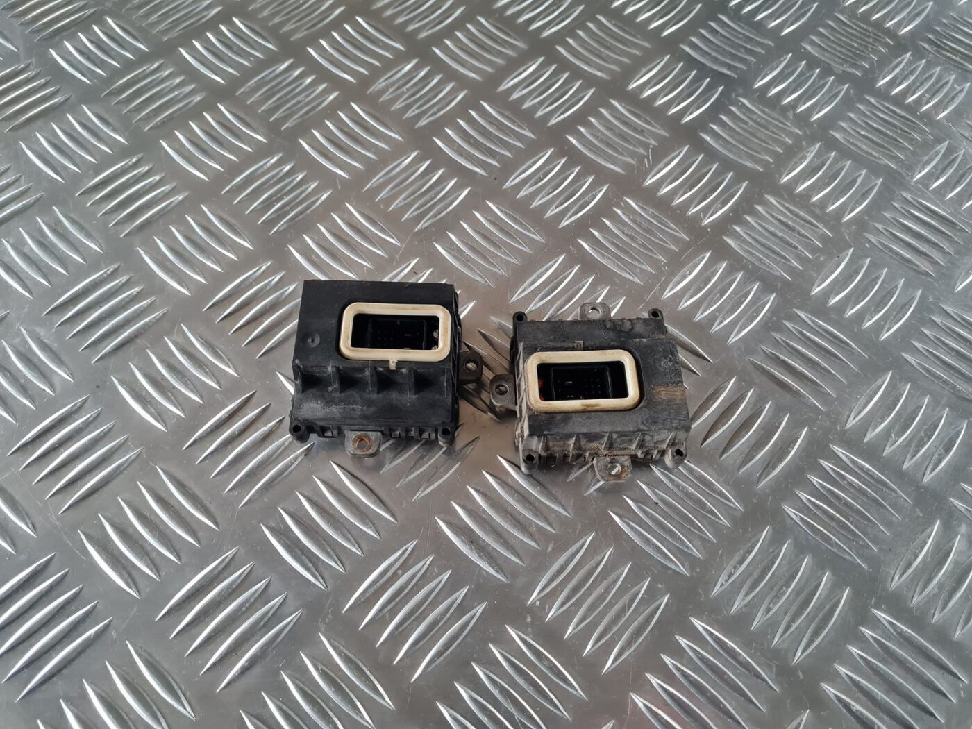 Ksenona vadības bloks priekš BMW 6 E63 645 2004 4 Ksenona vadības bloks priekš BMW 6 E63 645 2004