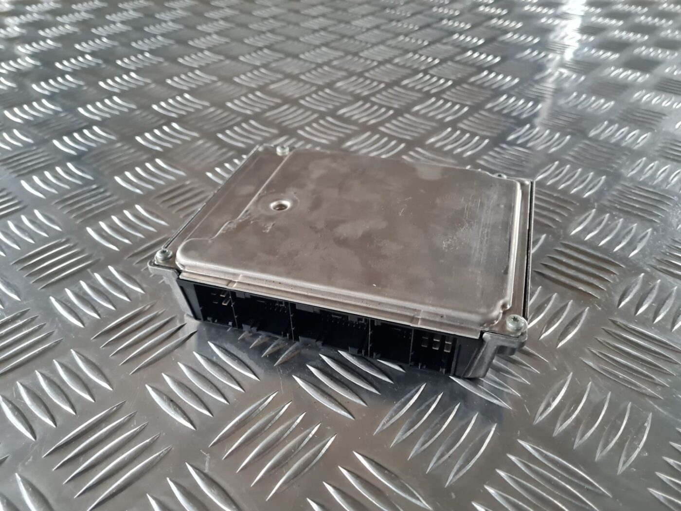 Dzinēja vadības bloks priekš BMW 6 E63 645 2004 3 Dzinēja vadības bloks priekš BMW 6 E63 645 2004