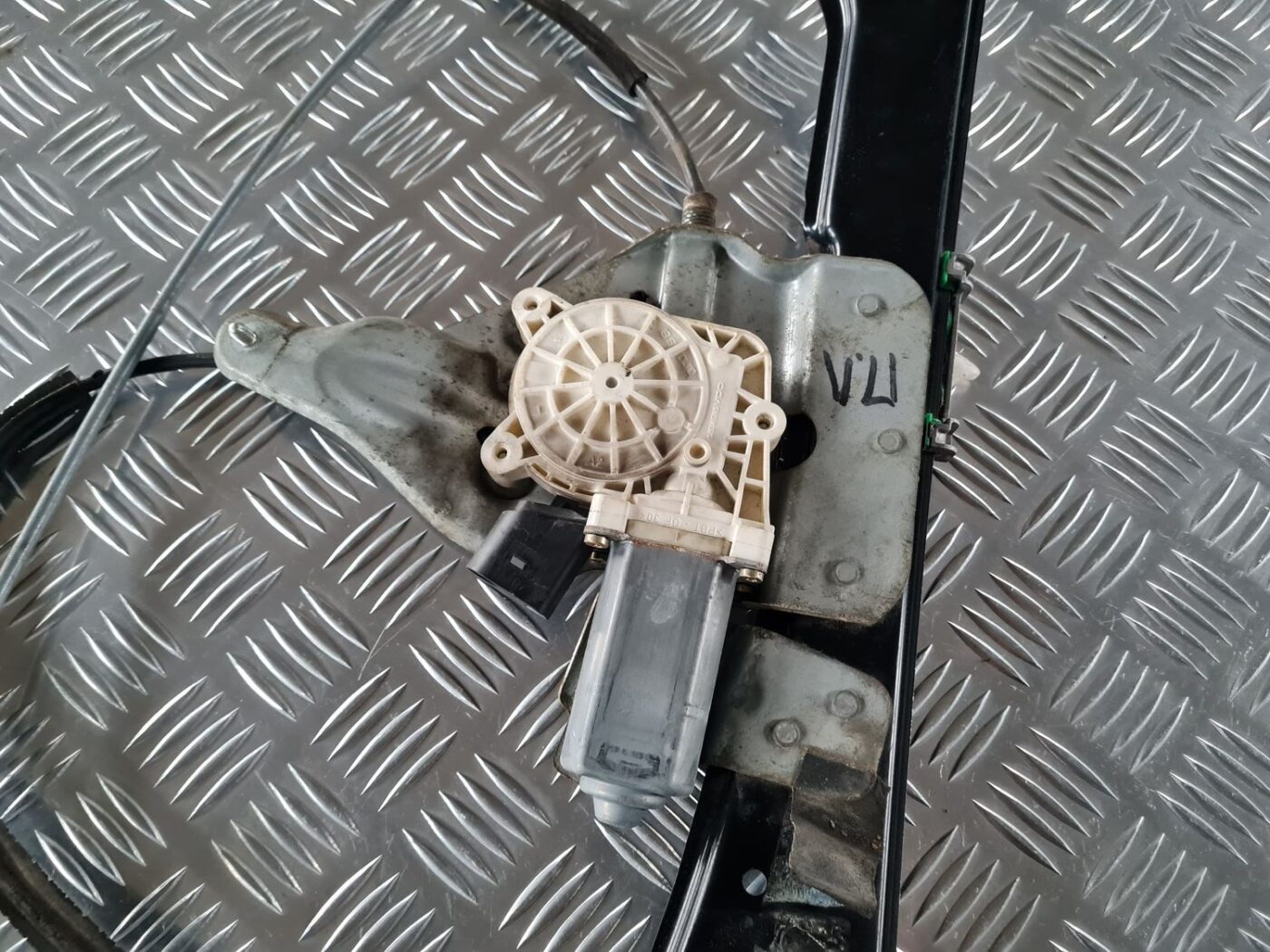 Stikla pacelšanas mehānisms priekšējais kreisais priekš BMW 6 E63 645 2004 2 Stikla pacelšanas mehānisms priekšējais kreisais priekš BMW 6 E63 645 2004