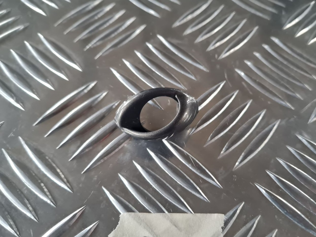 Lukturu mazgātāja sprauslas vāks priekš BMW 6 E63 645 2004 2 Lukturu mazgātāja sprauslas vāks priekš BMW 6 E63 645 2004