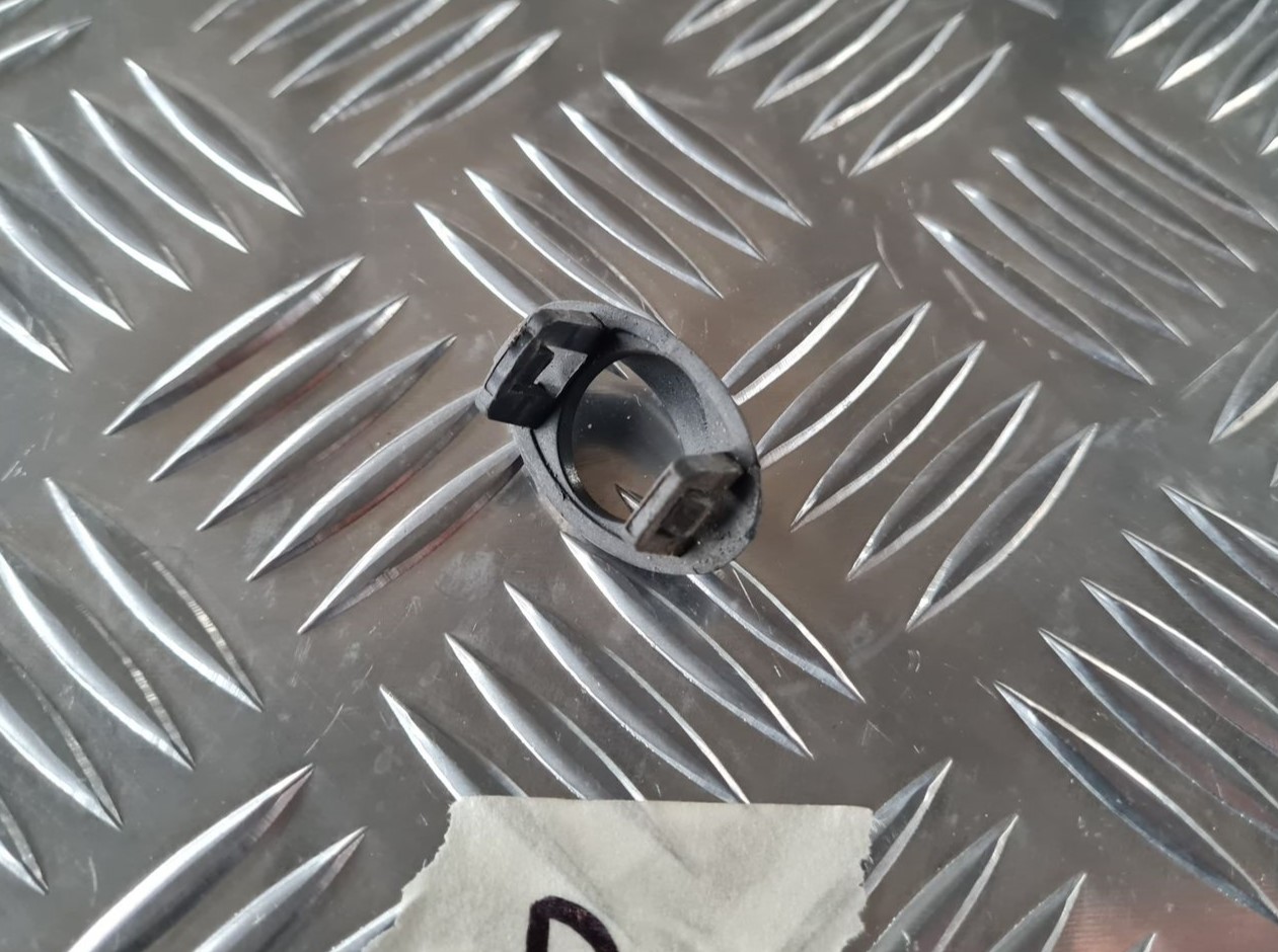 Lukturu mazgātāja sprauslas vāks priekš BMW 6 E63 645 2004 3 Lukturu mazgātāja sprauslas vāks priekš BMW 6 E63 645 2004