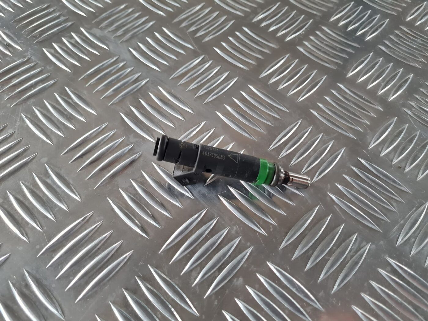 Degvielas smidzinātājs priekš BMW 6 E63 645 2004 1 Degvielas smidzinātājs priekš BMW 6 E63 645 2004