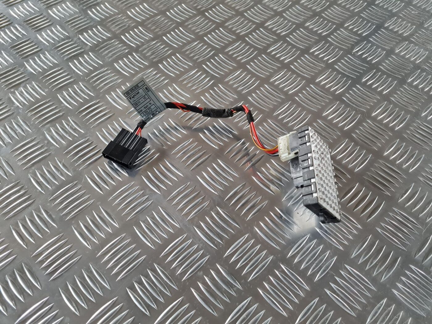 Salona ventilatora rezistors priekš BMW 6 E63 645 2004 1 Salona ventilatora rezistors priekš BMW 6 E63 645 2004