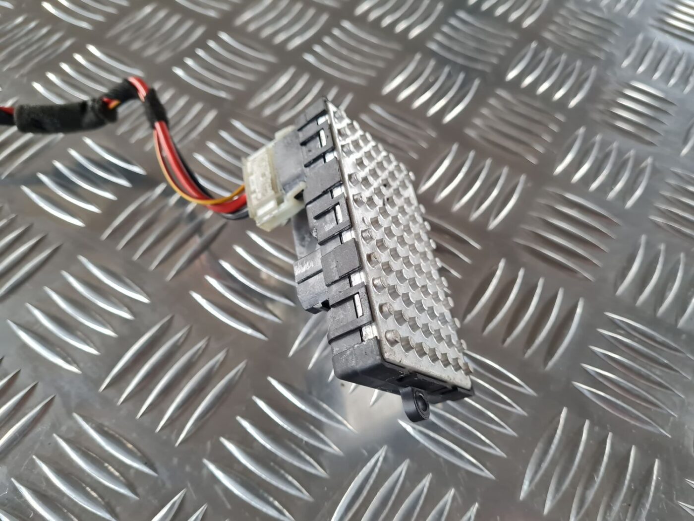 Salona ventilatora rezistors priekš BMW 6 E63 645 2004 2 Salona ventilatora rezistors priekš BMW 6 E63 645 2004