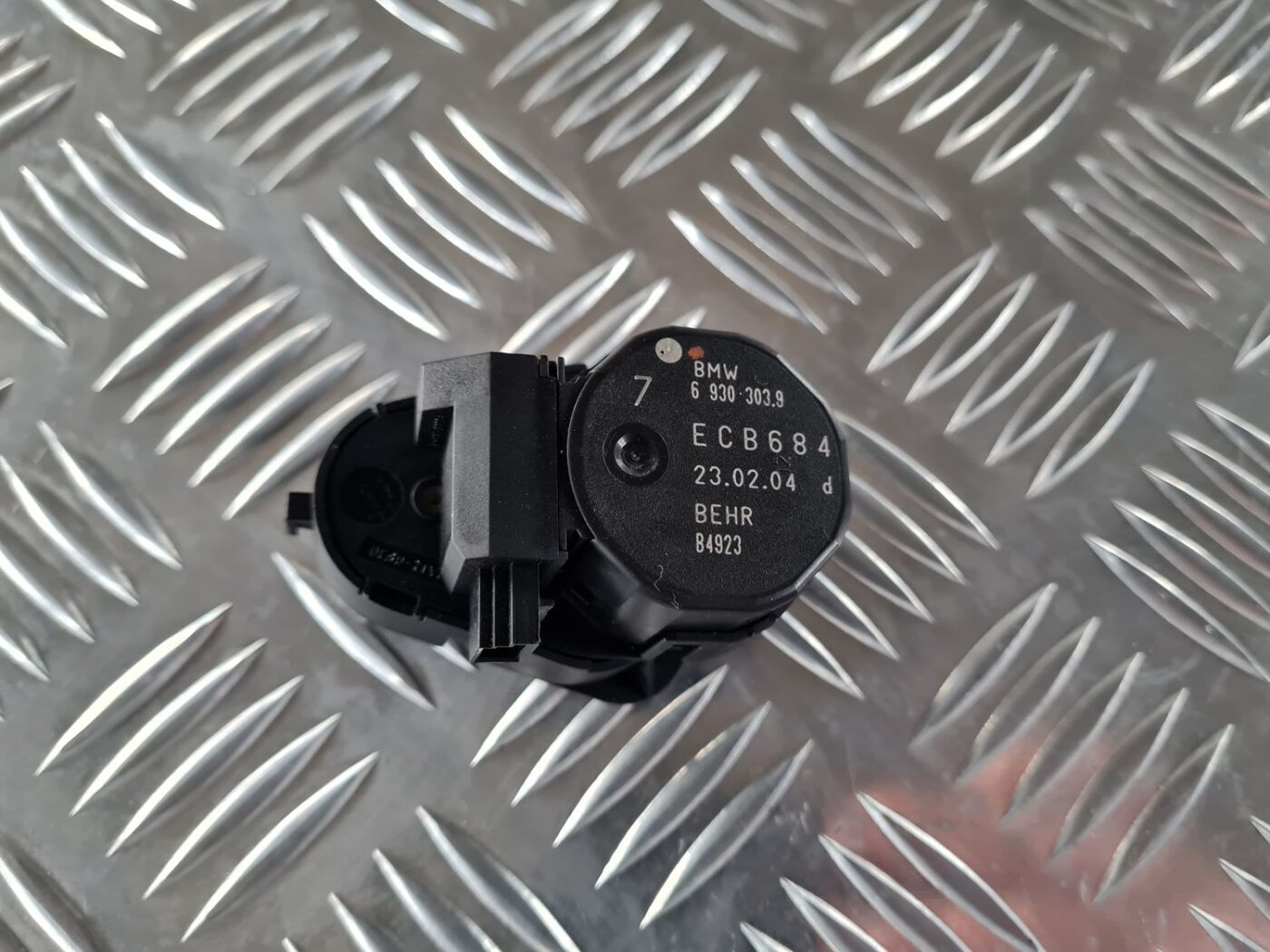 Apsildes sistēmas aktuators priekš BMW 6 E63 645 2004 2 Apsildes sistēmas aktuators priekš BMW 6 E63 645 2004