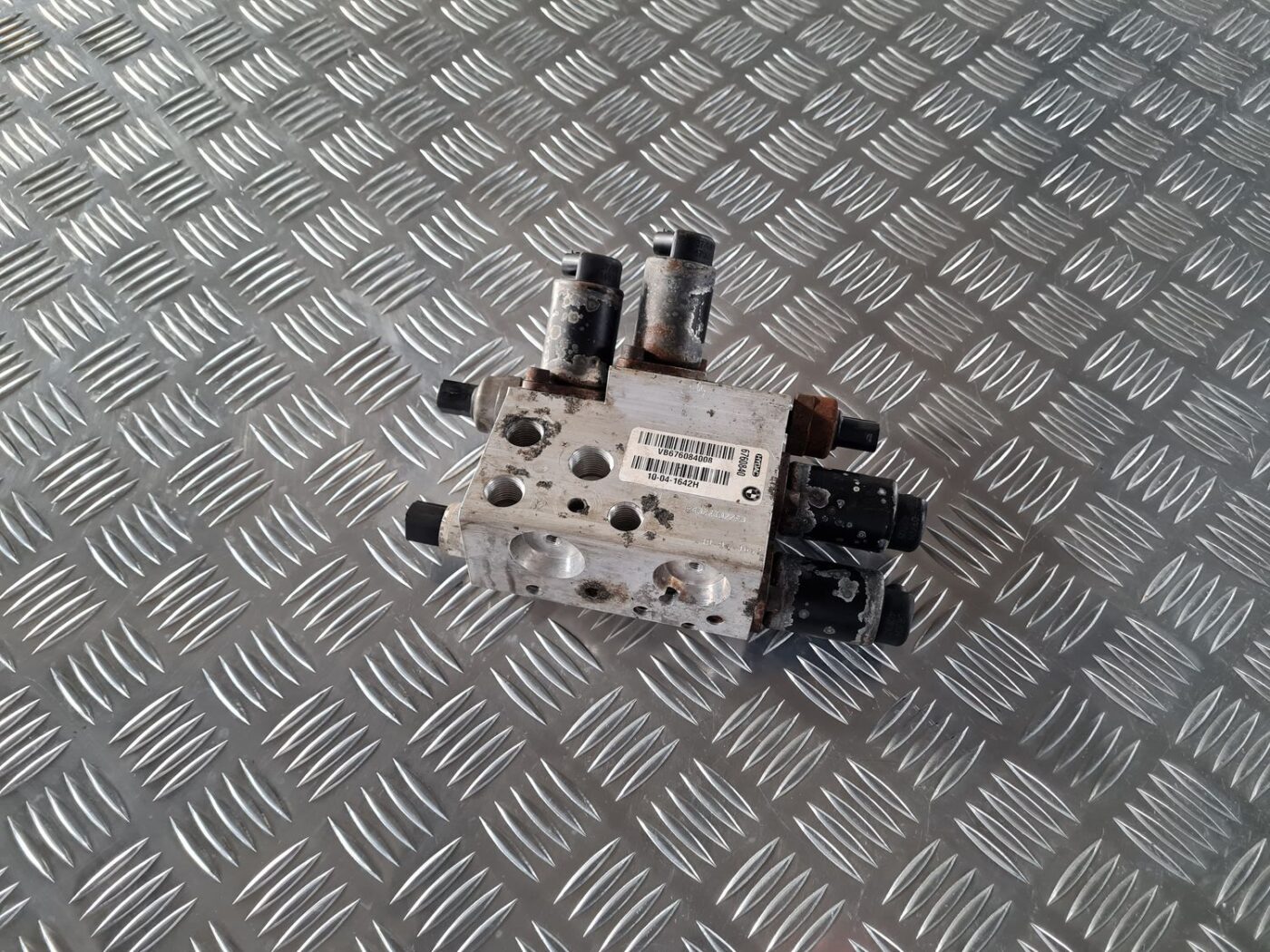 Piekares hidrauliskais bloks Dynamic Drive priekš BMW 6 E63 645 2004