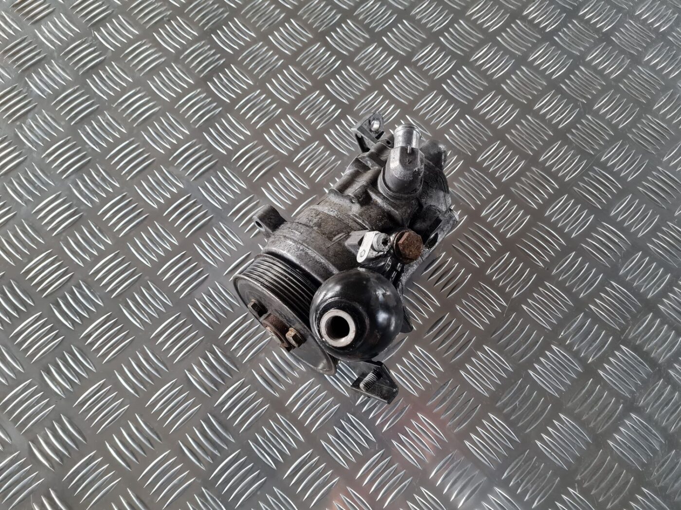 Hidrauliskais pastiprinātājs priekš BMW 6 E63 645 2004 2 Hidrauliskais pastiprinātājs priekš BMW 6 E63 645 2004