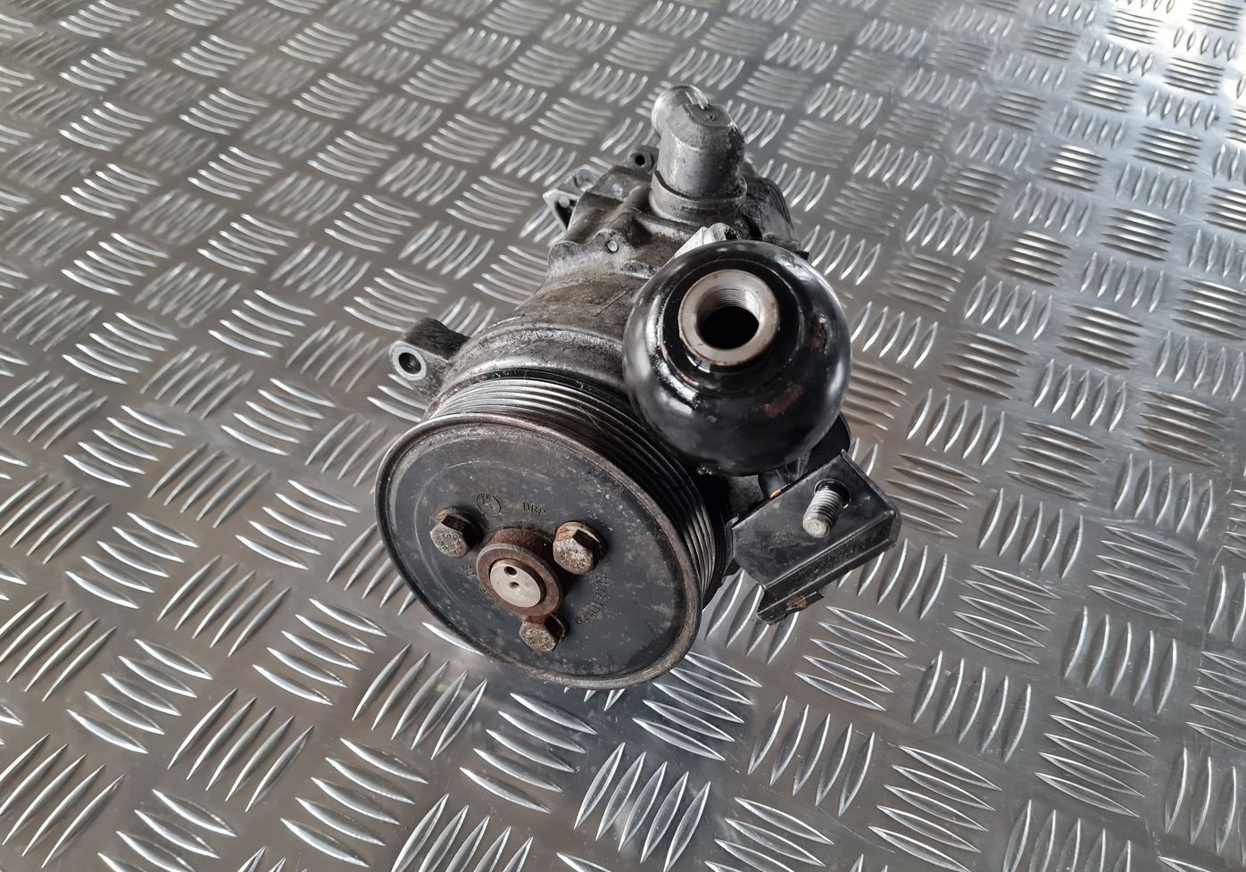 Hidrauliskais pastiprinātājs priekš BMW 6 E63 645 2004 7 Hidrauliskais pastiprinātājs priekš BMW 6 E63 645 2004