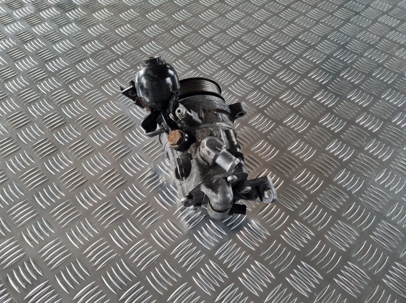 Hidrauliskais pastiprinātājs priekš BMW 6 E63 645 2004 6 Hidrauliskais pastiprinātājs priekš BMW 6 E63 645 2004