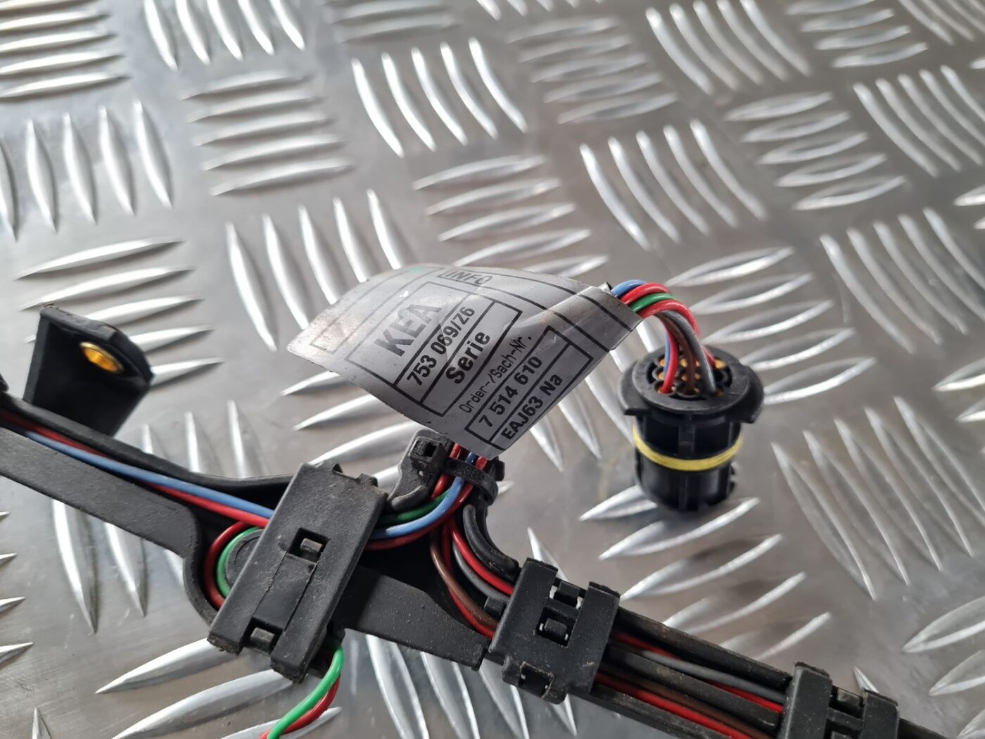 Degvielas smidzinātāju vadi priekš BMW 6 E63 645 2004 2 Degvielas smidzinātāju vadi priekš BMW 6 E63 645 2004