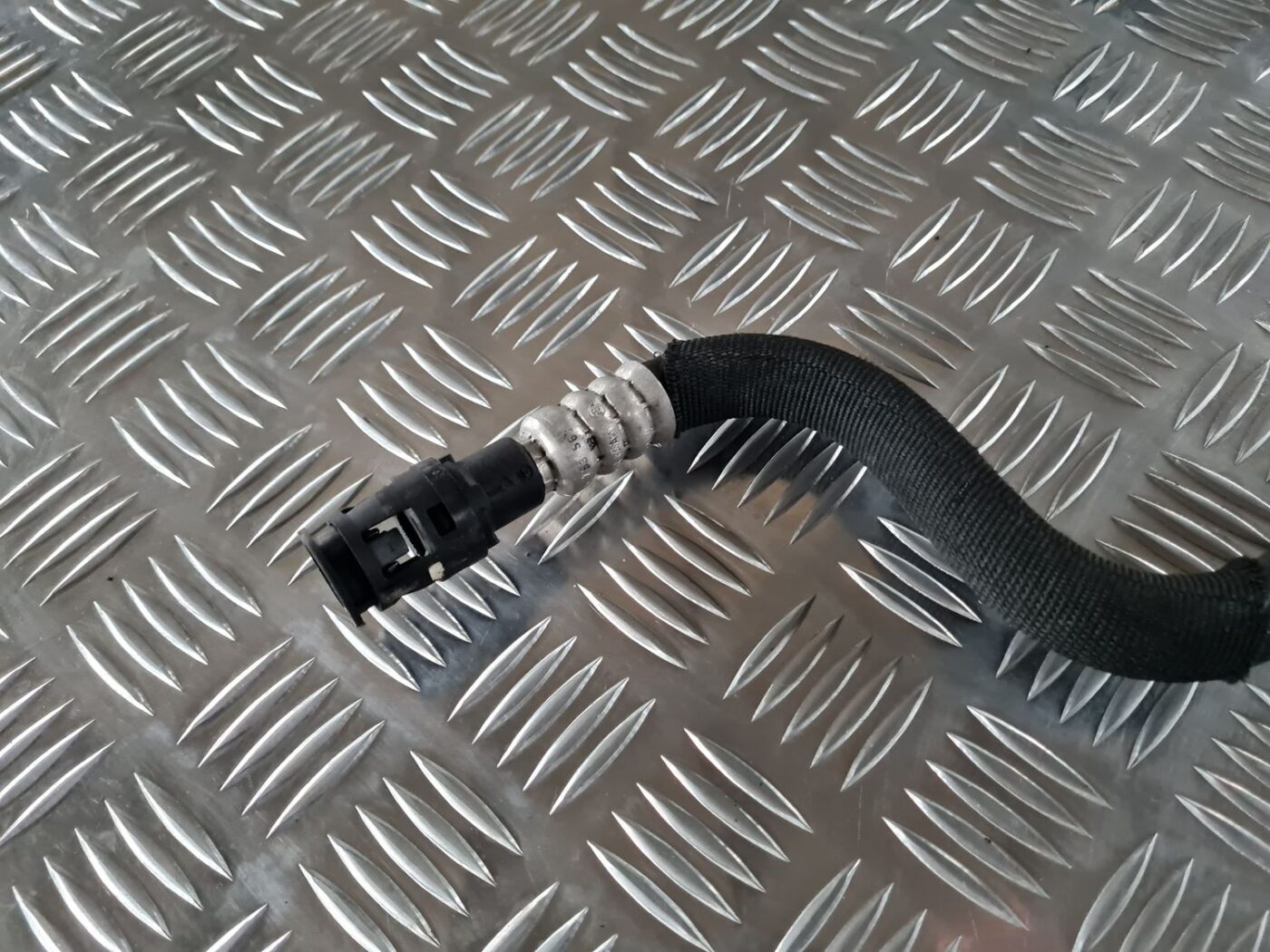 Hidrauliska pastiprinātāja caurule priekš BMW 6 E63 645 2004 2 Hidrauliska pastiprinātāja caurule priekš BMW 6 E63 645 2004