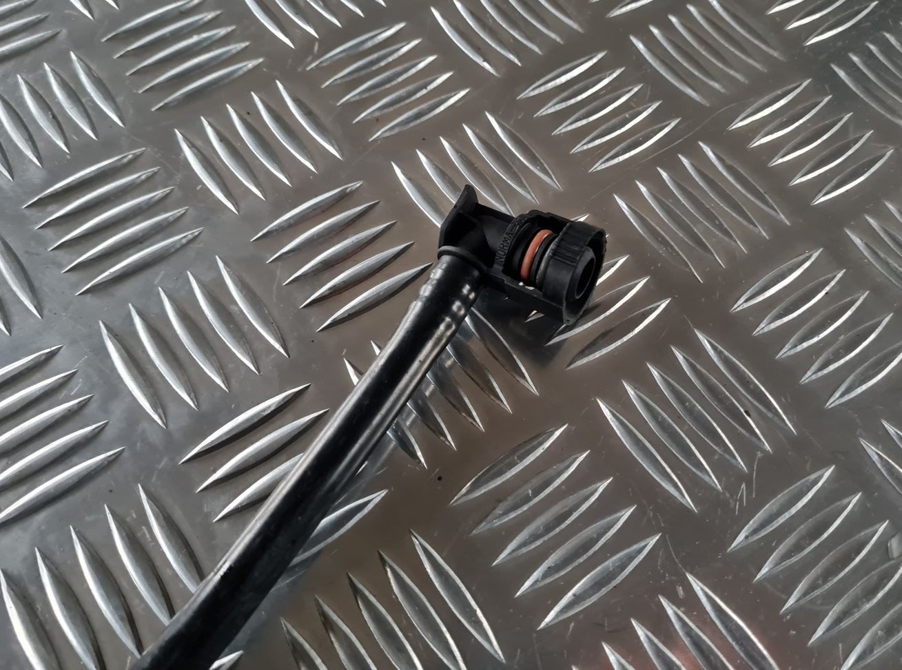 Degvielas tvertnes ventilācijas caurule priekš BMW 6 E63 645 2004