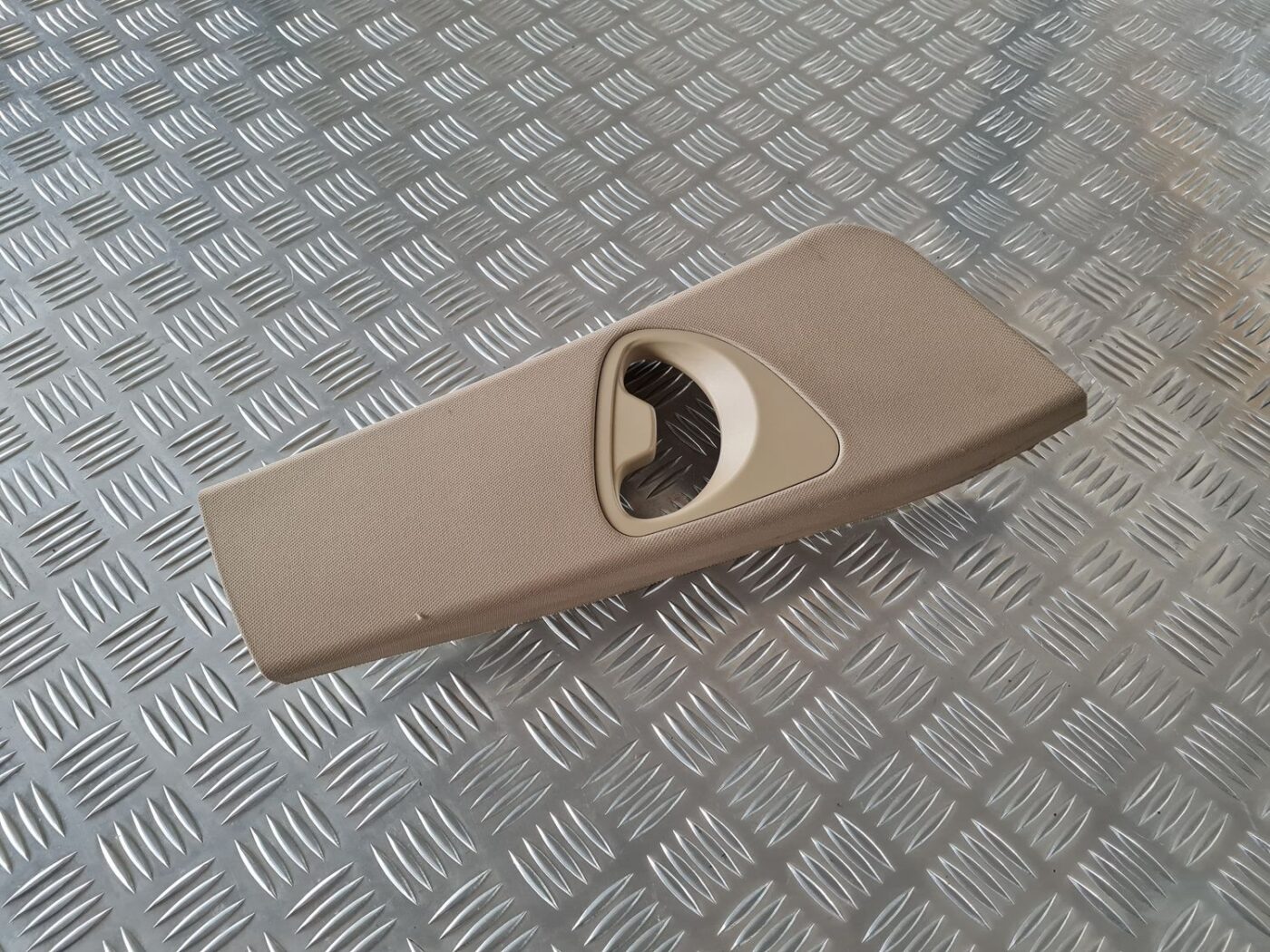 Vidējas salona statnes apdare priekš BMW 6 E63 645 2004 2 Vidējas salona statnes apdare priekš BMW 6 E63 645 2004