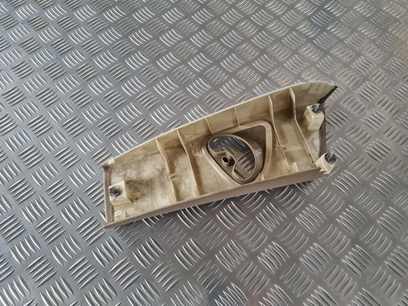 Vidējas salona statnes apdare priekš BMW 6 E63 645 2004 4 Vidējas salona statnes apdare priekš BMW 6 E63 645 2004