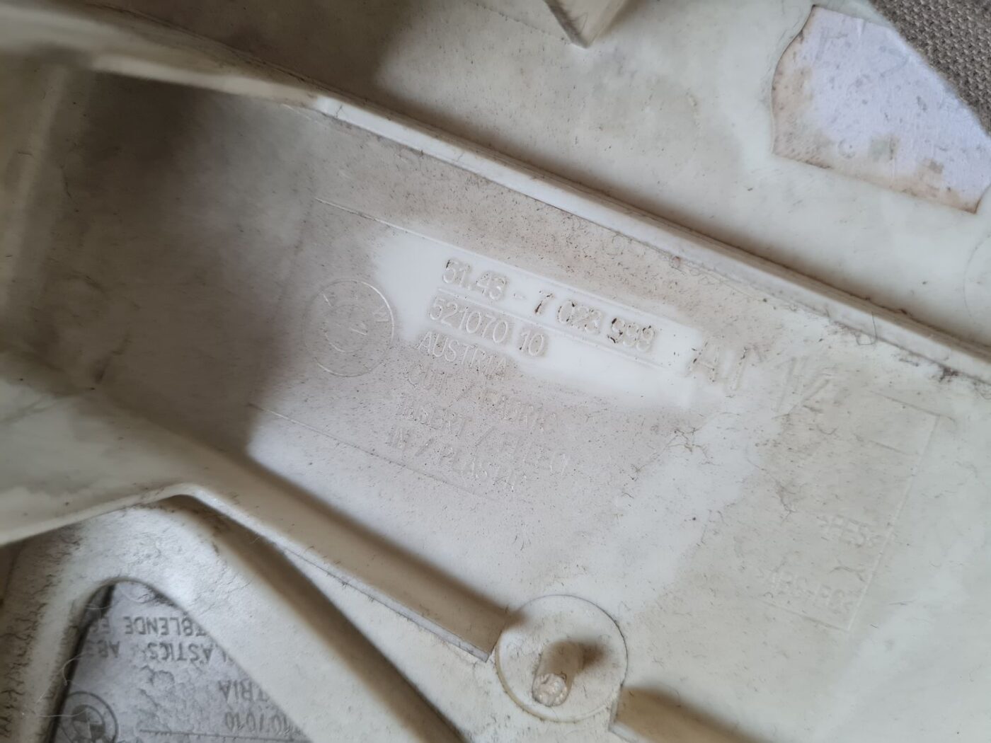 Vidējas salona statnes apdare priekš BMW 6 E63 645 2004 3 Vidējas salona statnes apdare priekš BMW 6 E63 645 2004