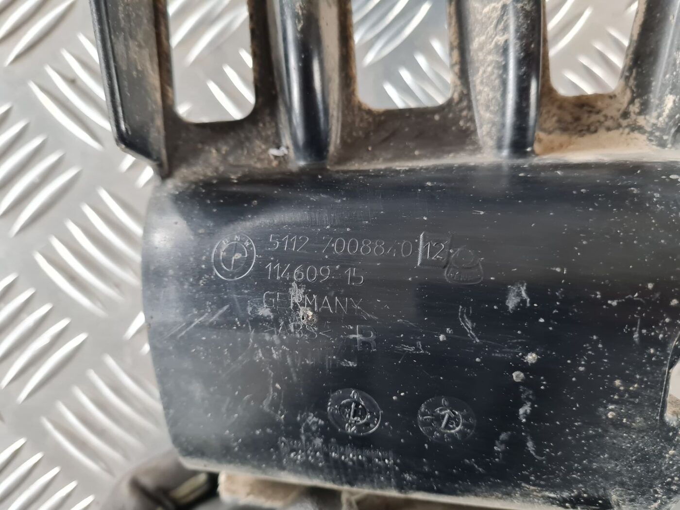 Aizmugurēja bufera kronšteins priekš BMW 6 E63 645 2004