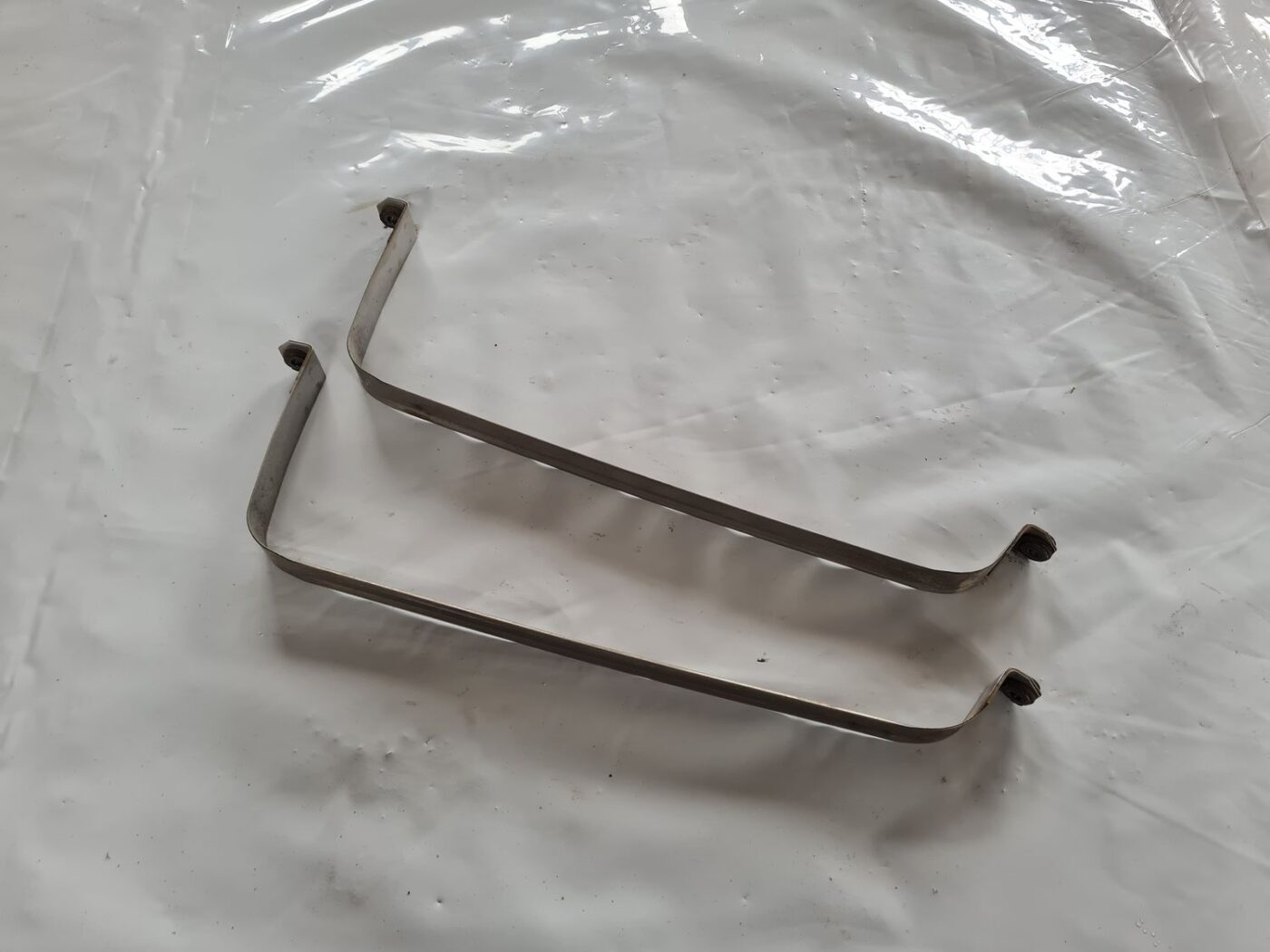 Degvielas tvertnes kronšteins priekš BMW 6 E63 645 2004 1 Degvielas tvertnes kronšteins priekš BMW 6 E63 645 2004