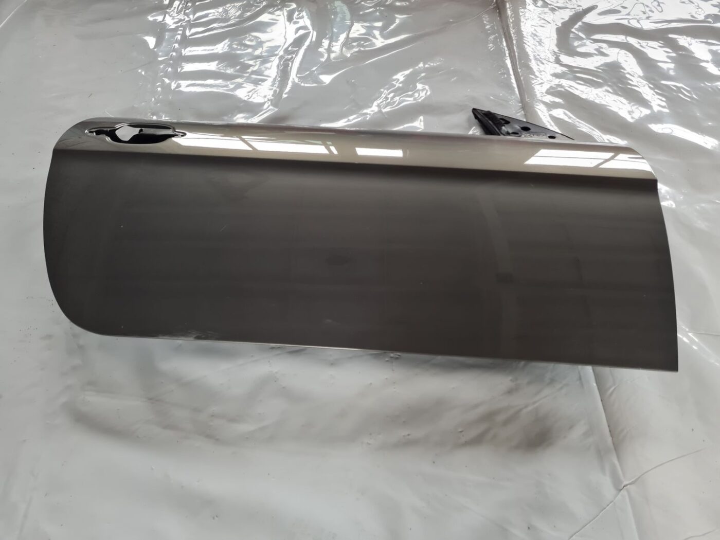 Priekšējās labās durvis priekš BMW 6 E63 645 2004 2 Priekšējās labās durvis priekš BMW 6 E63 645 2004