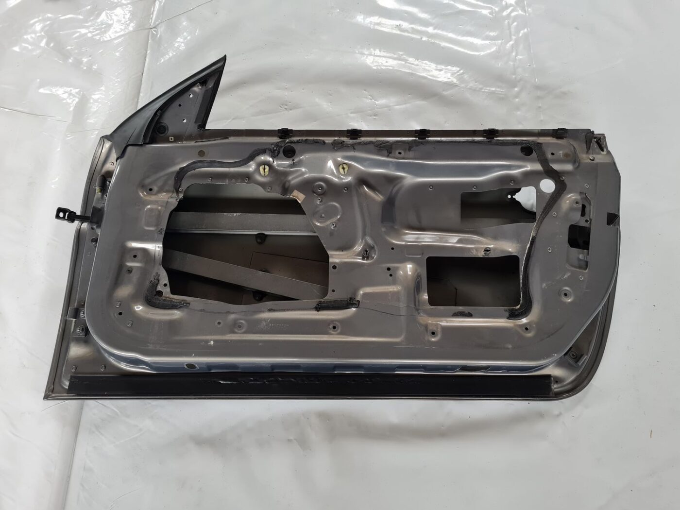 Priekšējās labās durvis priekš BMW 6 E63 645 2004 4 Priekšējās labās durvis priekš BMW 6 E63 645 2004