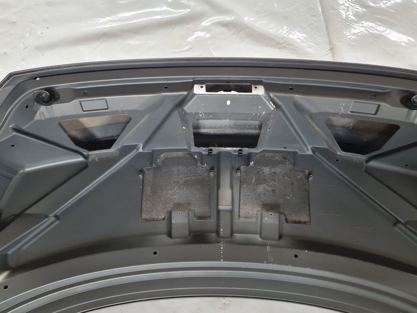 Bagāžnieka vāks priekš BMW 6 E63 645 2004 4 Bagāžnieka vāks priekš BMW 6 E63 645 2004