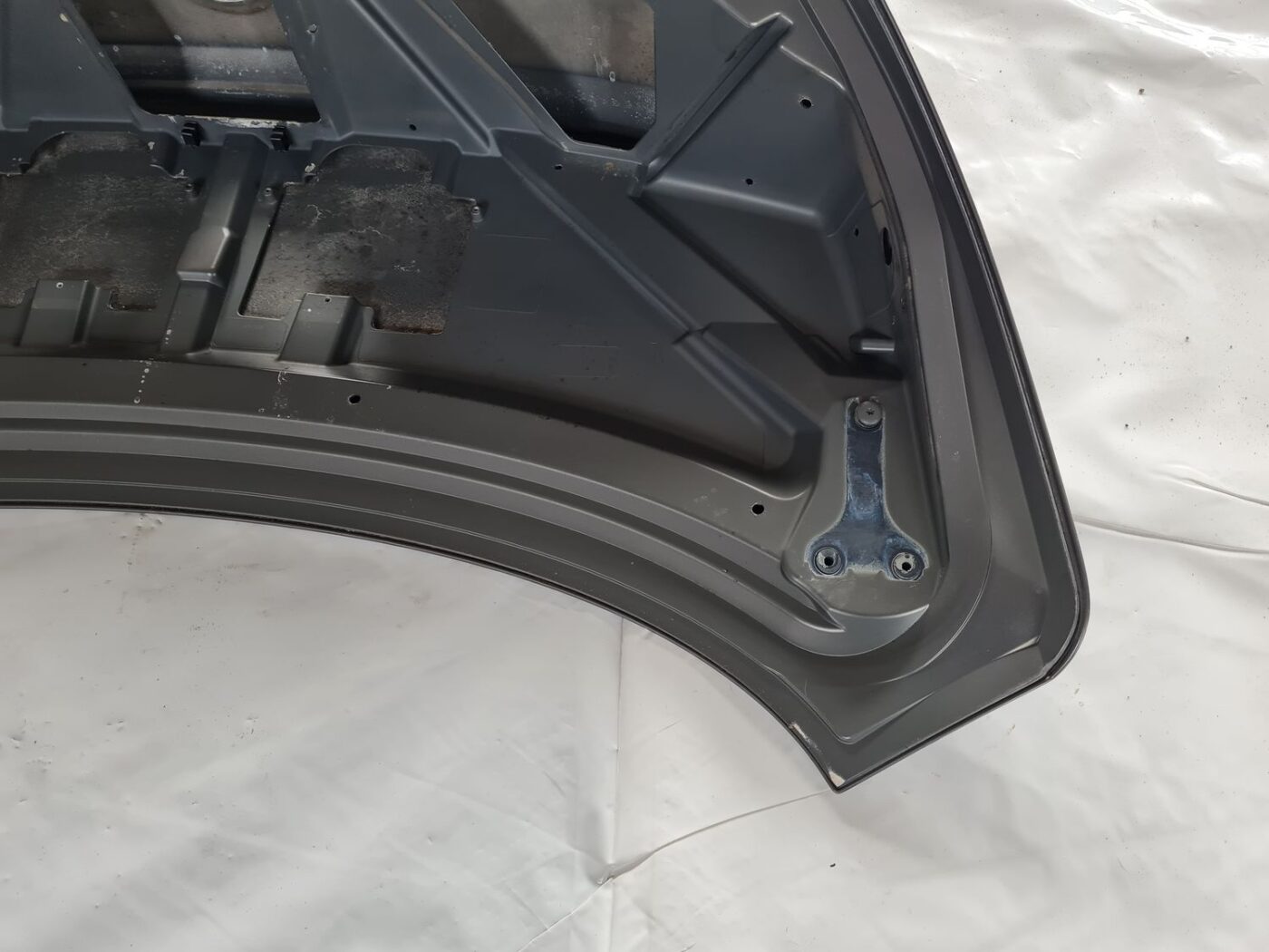 Bagāžnieka vāks priekš BMW 6 E63 645 2004 3 Bagāžnieka vāks priekš BMW 6 E63 645 2004